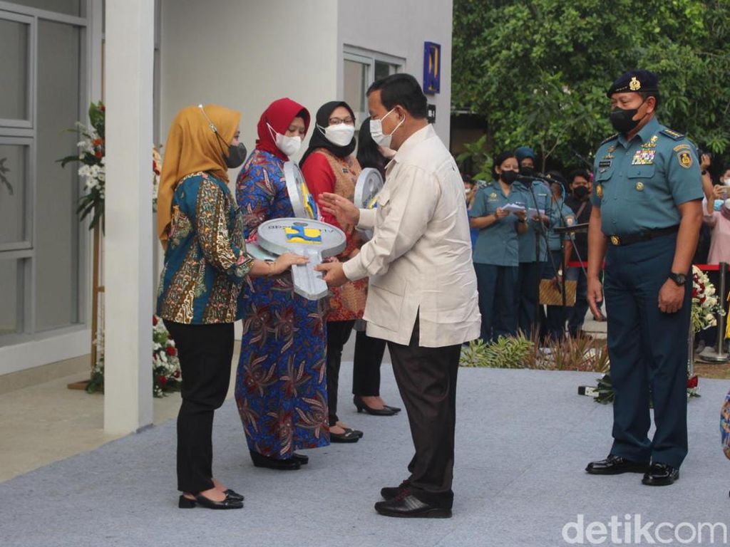 Menhan Serahkan 53 Unit Rumah ke Ahli Waris Kapal Selam Nanggala 402